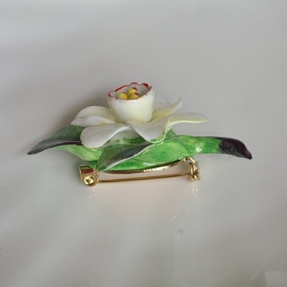 Vintage Signed Collectible Cara China White Flower Floral Brooch London - Picture 2 of 10
